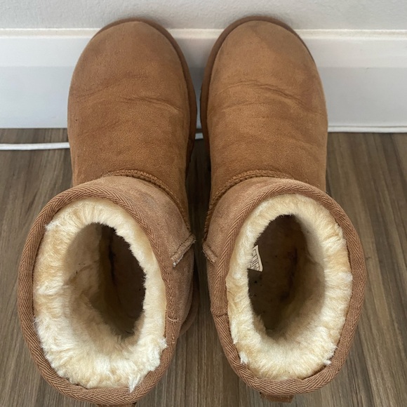 UGG Classic Mini II Boot - Picture 5 of 6